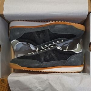 Gray and Black Classic Sneakers with Gum Soles